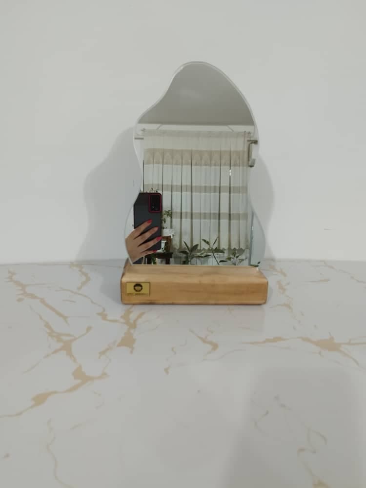 آینه رومیزی دفرمه