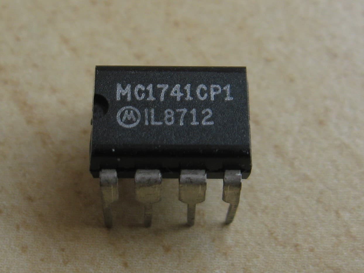 ای سی MC1741CP1
