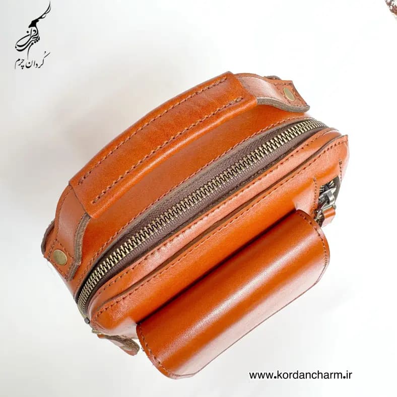 کیف دوشی اسپرت چرم مدل دیلان دسته خور — تصویر ۴