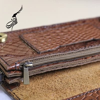 کیف پول چرم طبیعی جادار مدل آوید طرح کروکدیل — تصویر ۵