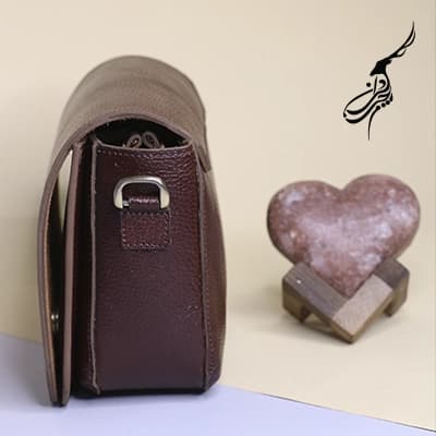 کیف دوشی زنانه چرم فلوتر مدل ماهوان — تصویر ۳