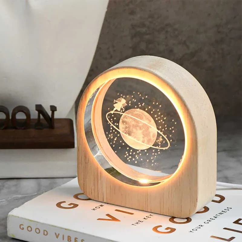 چراغ خواب کریستالی با قاب چوبی مدل دختر و ماه کد 3 — تصویر ۳