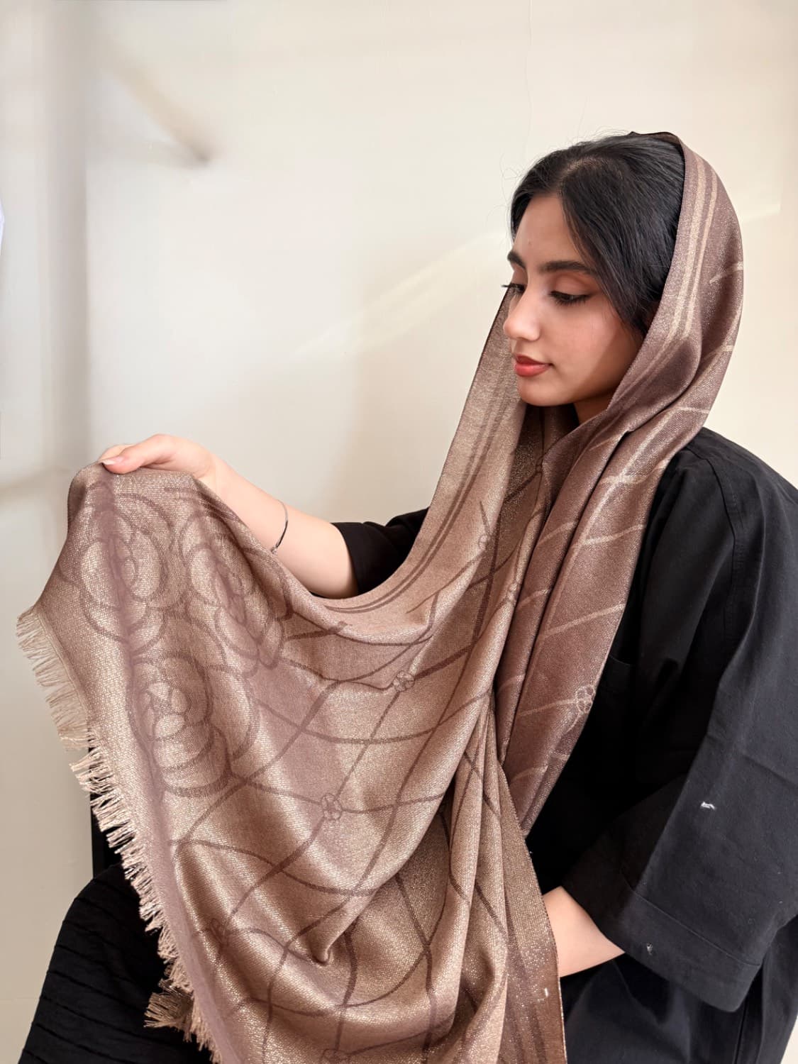 شال مجلسی زنانه کشمیر تابستانی لمه طلایی طرح برند