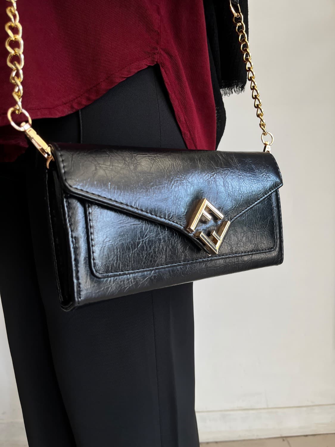کیف پاسپورتی شیک زنانه فندی FENDI — تصویر ۳
