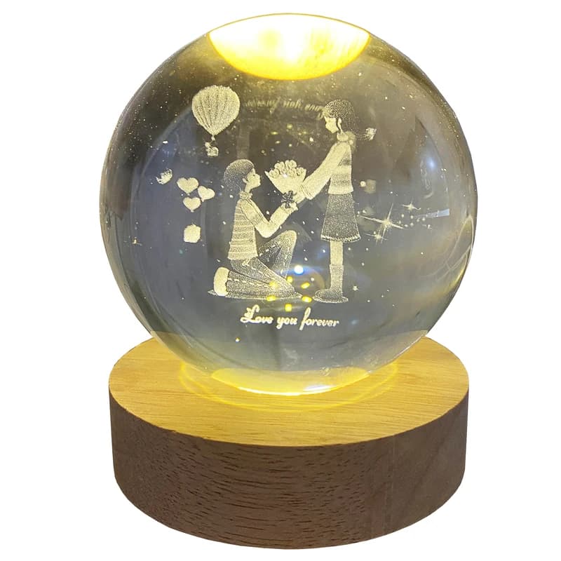 چراغ خواب رومیزی مدل گوی کریستال طرح دختر و پسر عاشق کد 57-41928