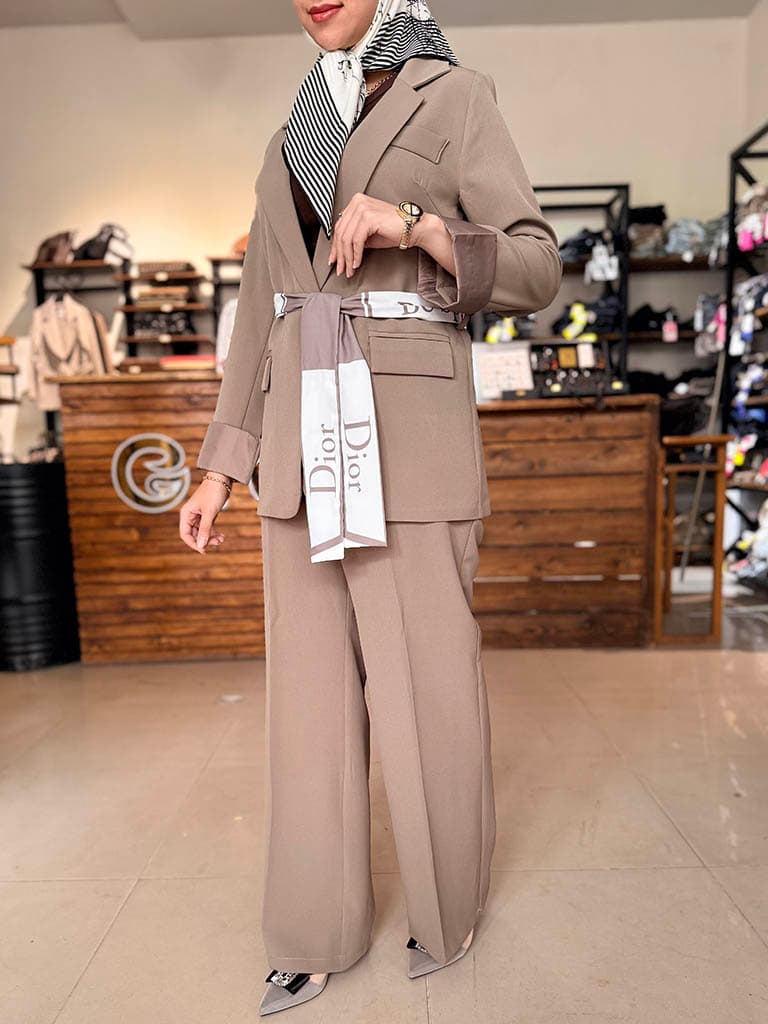 کت و شلوار مازراتی دیور کمربنددار — تصویر ۸