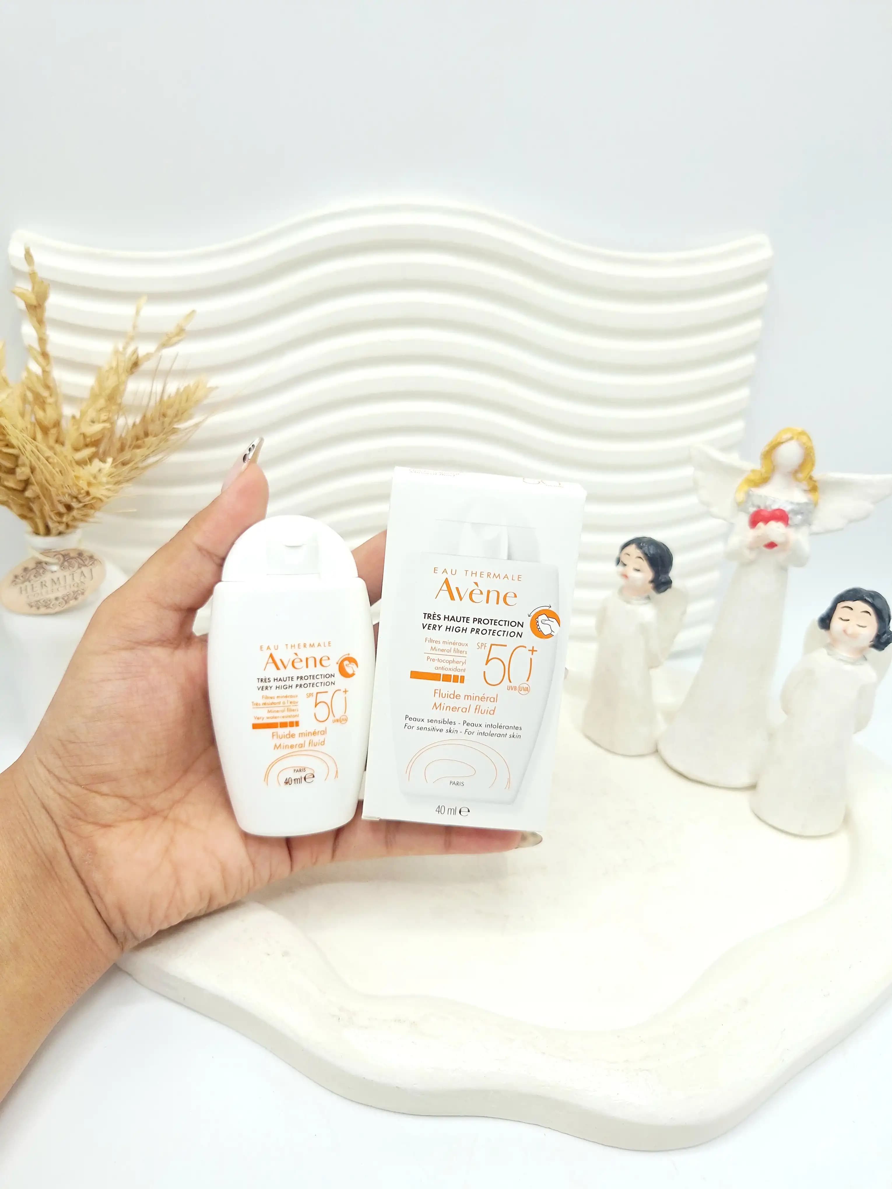 ضد آفتاب بی رنگ SPF 50 برند Avene