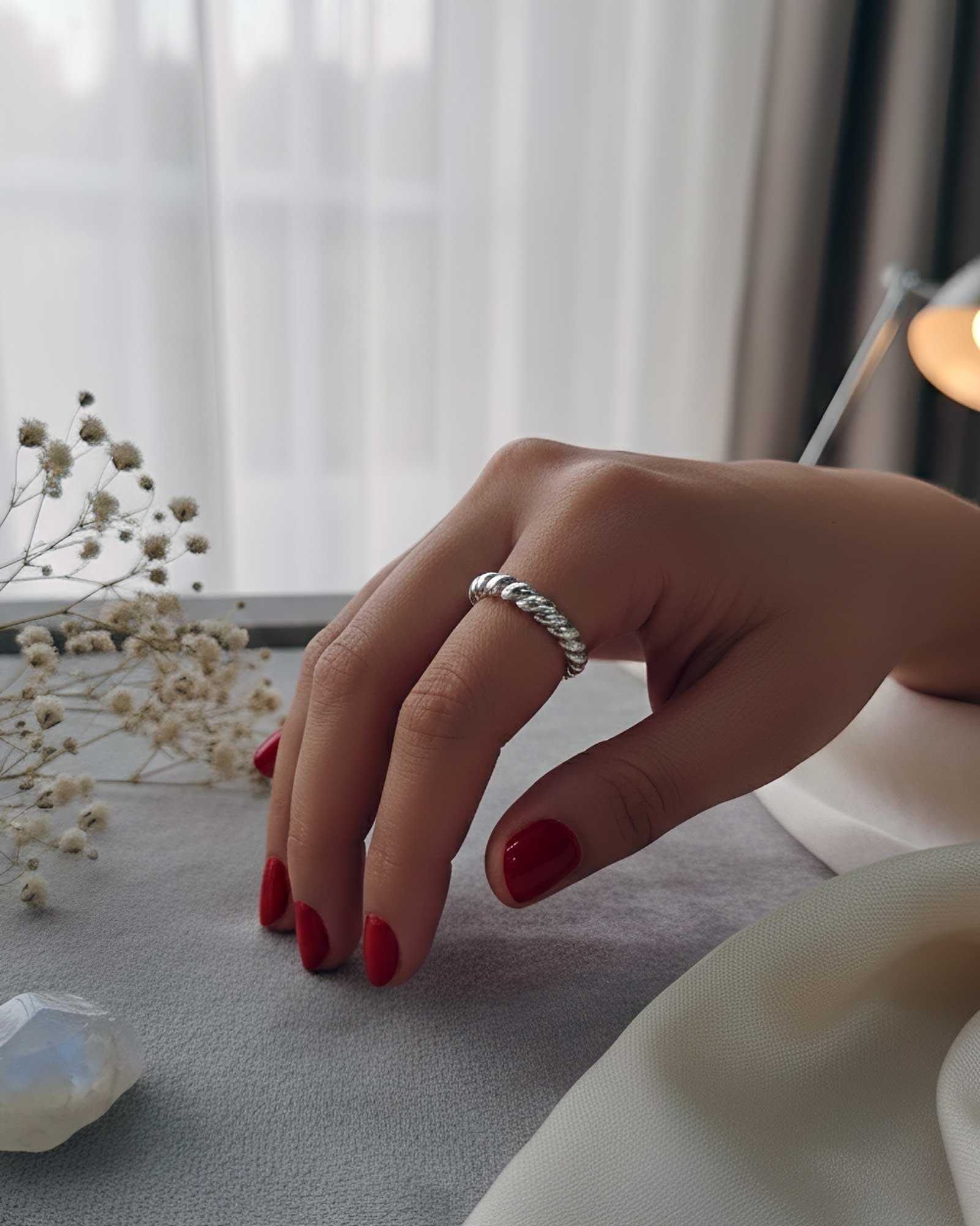 انگشتر زنانه پیچی رنگ نقره ای ضدحساسیت
