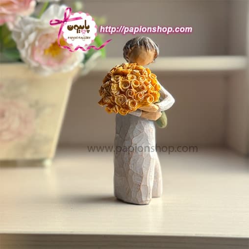 مجسمه دختر با دسته گل زرد طرح ویلوتری (وارداتی) - پاپیون شاپ — تصویر ۳