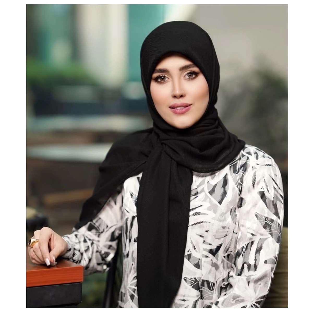 روسری زنانه مشکی ساده جت بلک