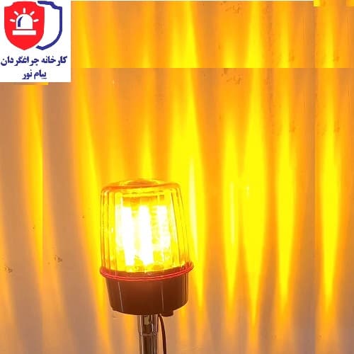 چراغ چشمکزن پایه دار ترافیکی و جاده ای — تصویر ۲