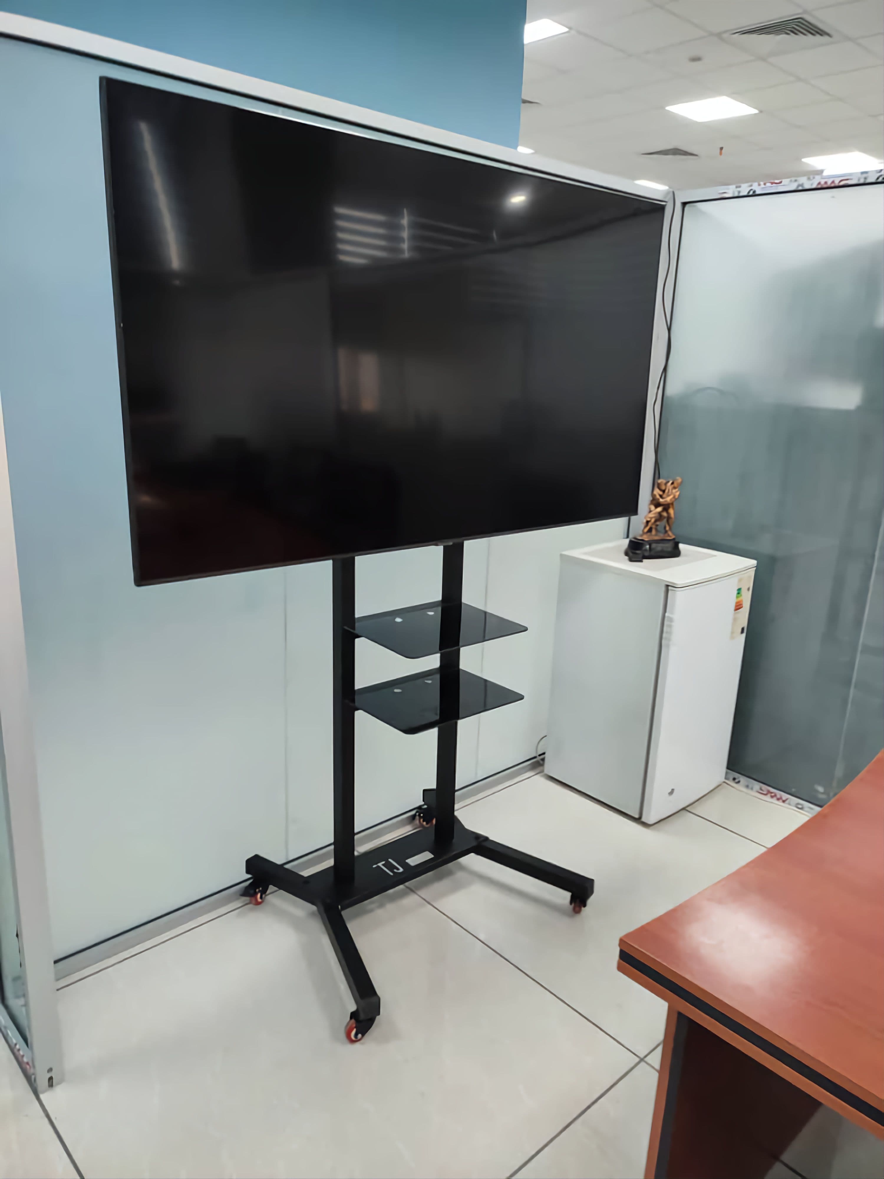 پایه براکت ترولی چرخدار ایستاده تلویزیون 85 تا 105 اینچ مدل X60 PLUSE