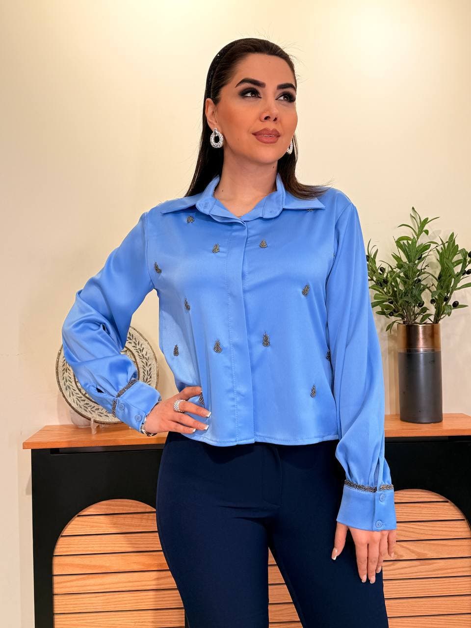 شومیز کراپ ساتن سنگدوزی — تصویر ۴