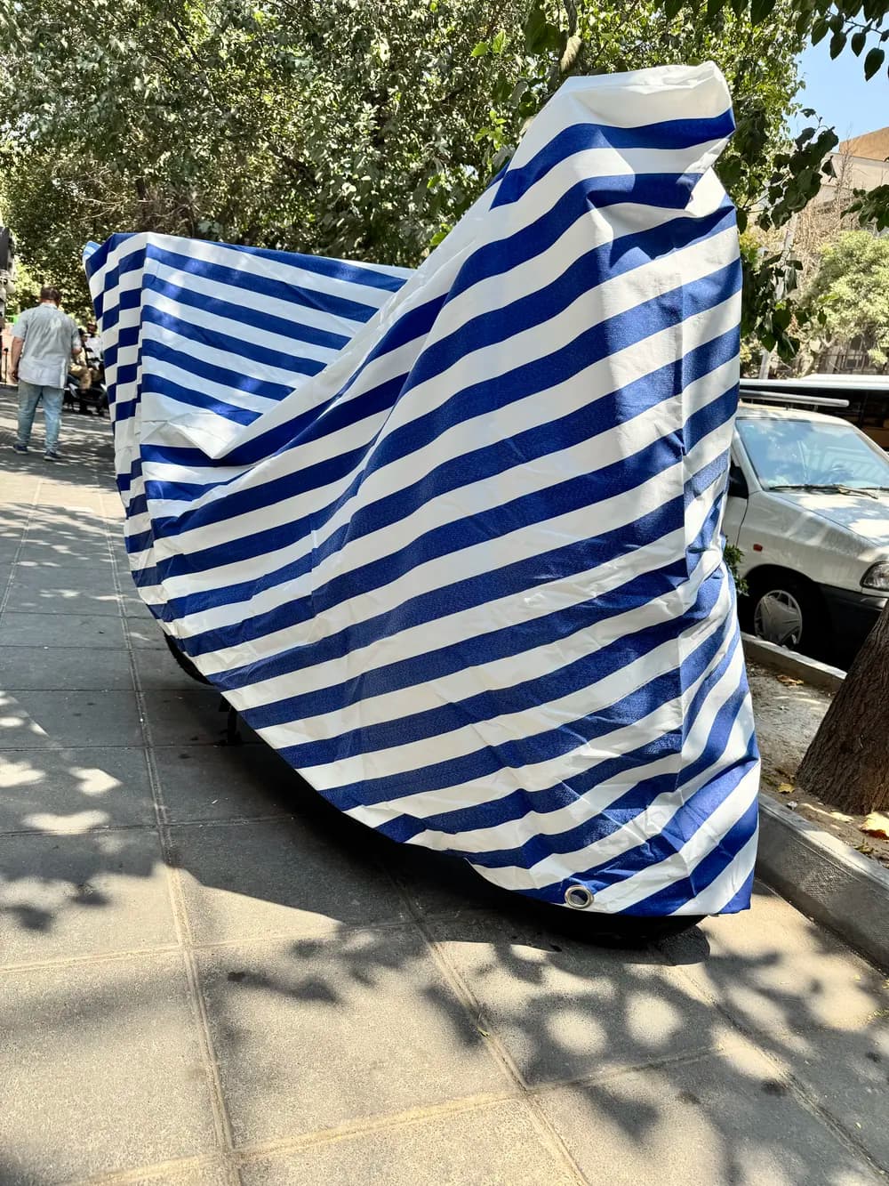 چادر موتورسیکلت سایز بزرگ برزنتی ضد آب راه راه (جای قفل دار) + کاور