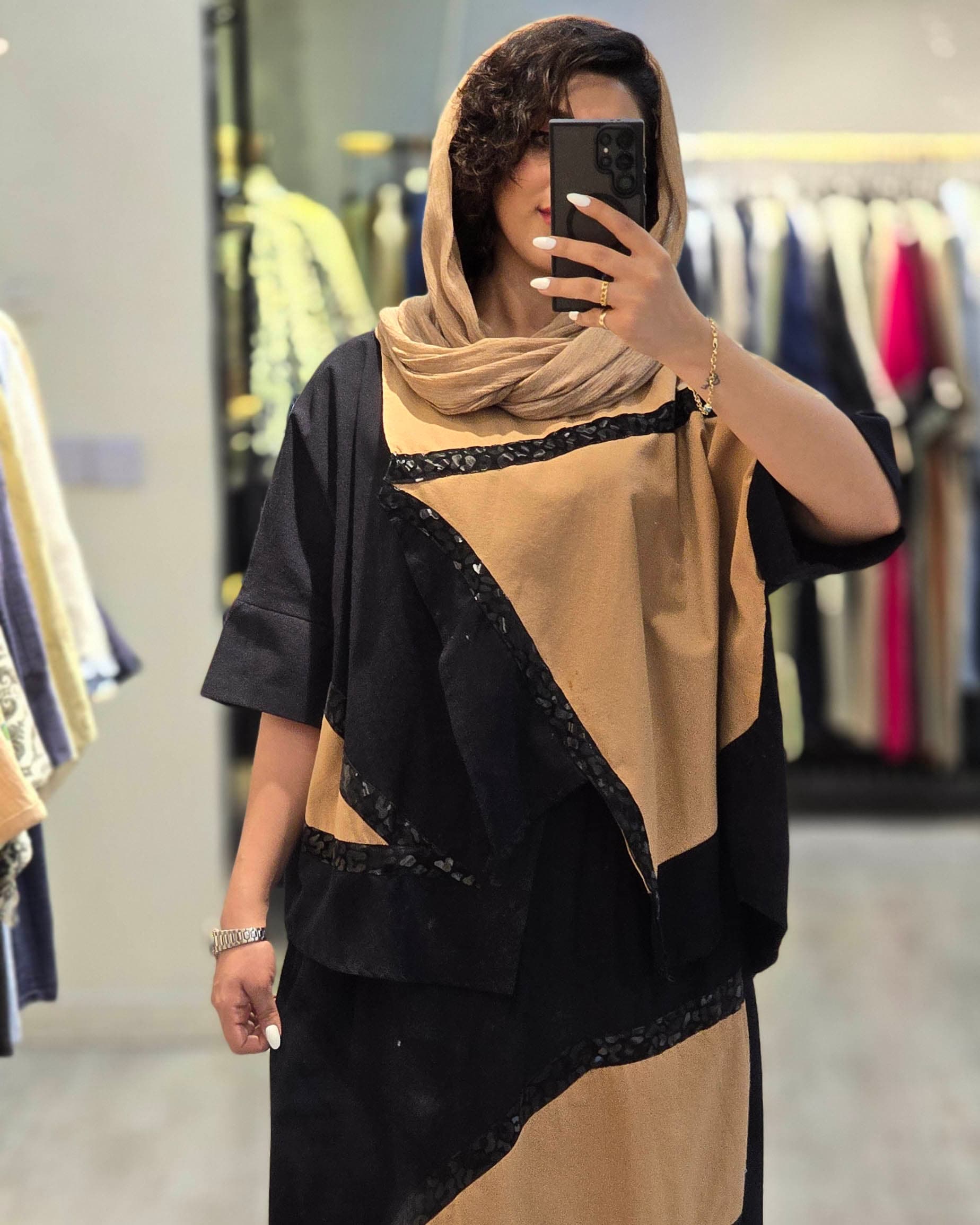 ست شومیز و دامن زنانه چرم دوزی رنگ ترکیبی مشکی کرم لینن وارداتی 7137