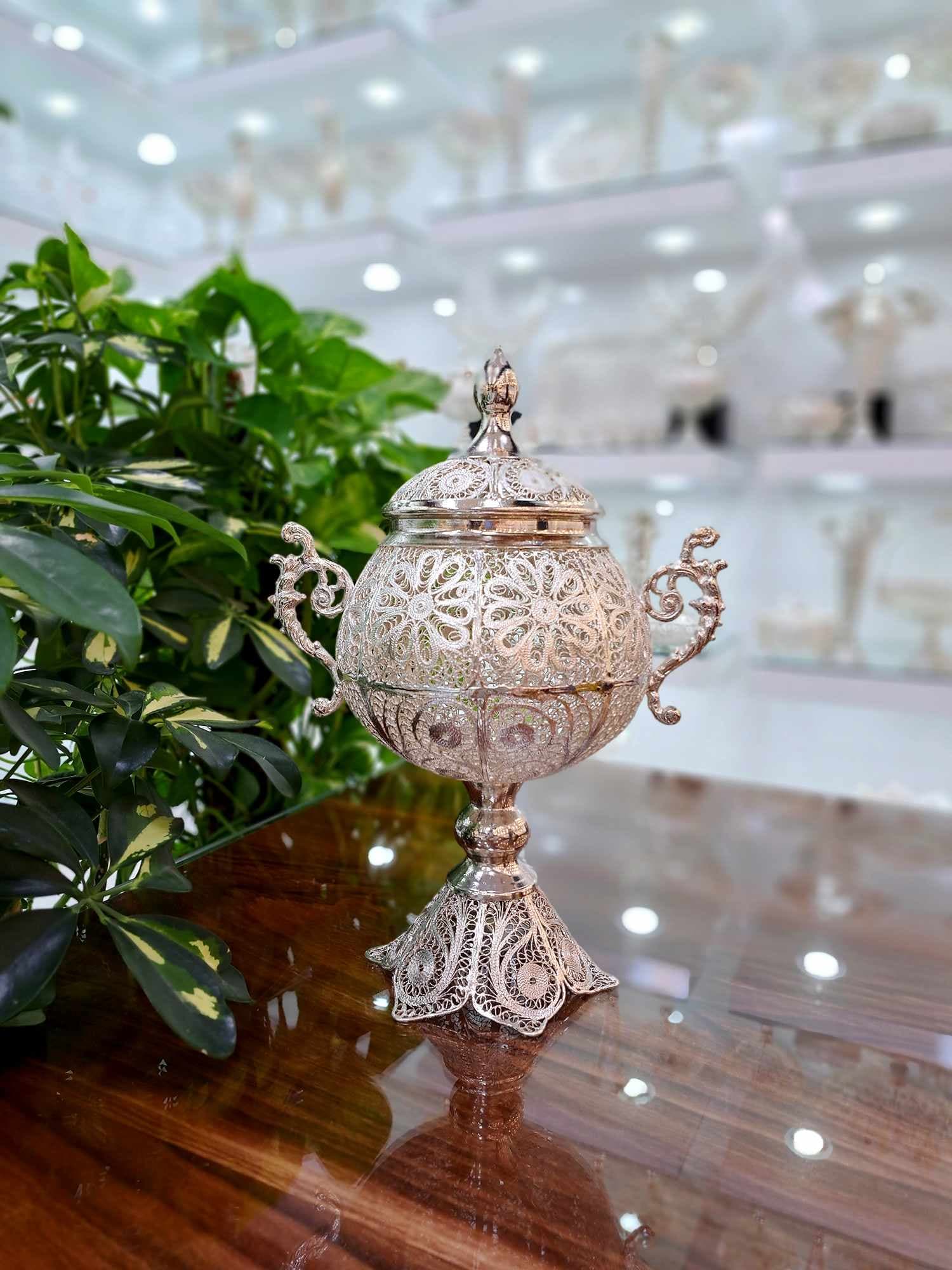 شکلات خوری ملیله کاری پایه دار با روکش نقره و ارتفاع 29