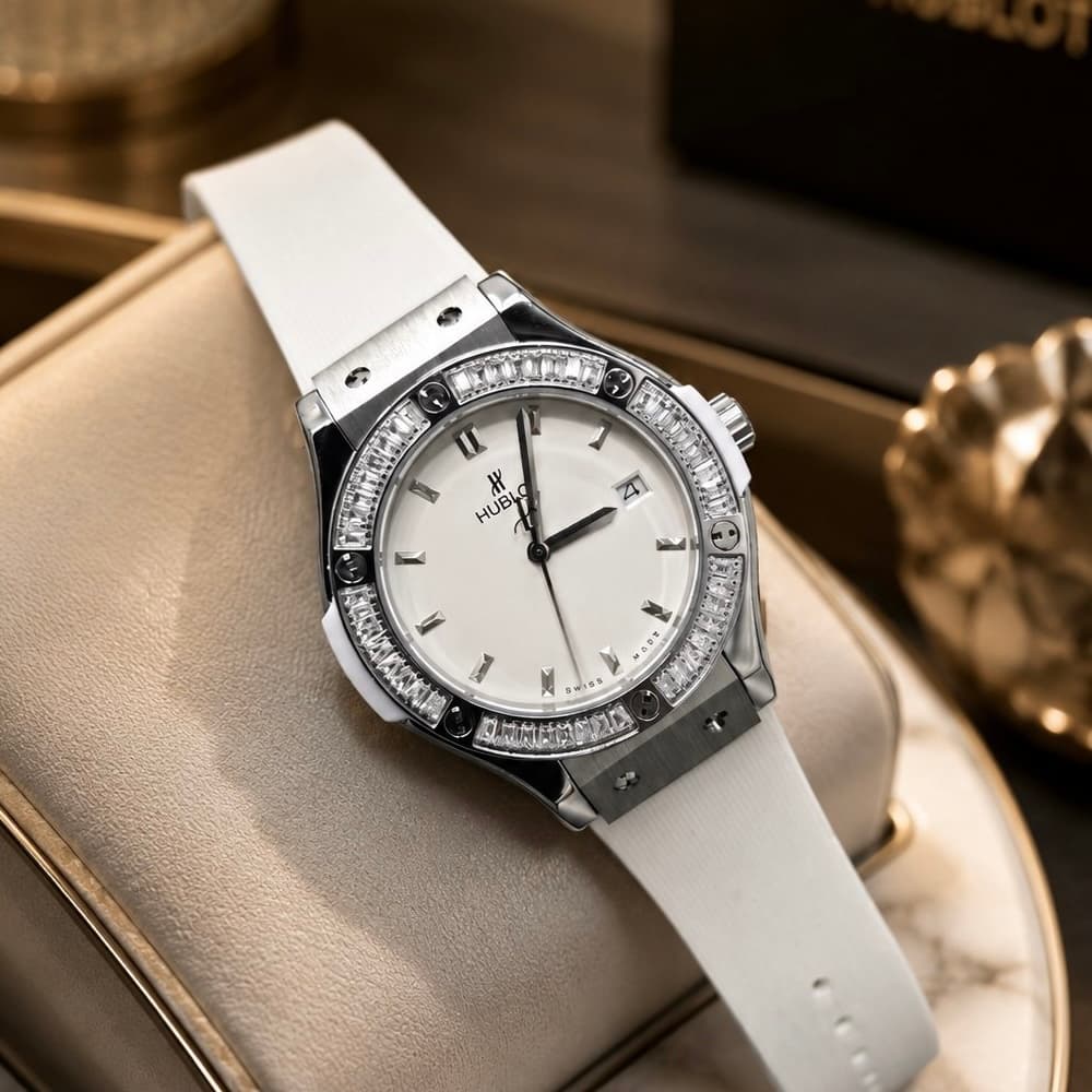 ساعت مچی دخترانه هابلوت HUBLOT مستر کوالیتی دور نگین بند رابر سفید