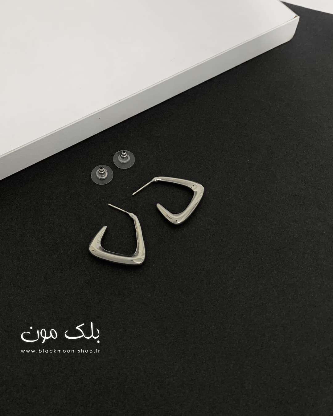 گوشواره آبکاری نقره مثلث — تصویر ۲