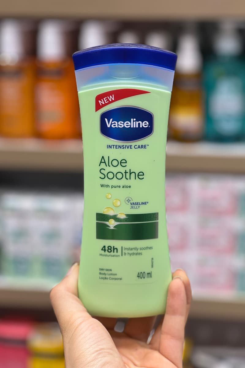 لوسیون بدن وازلین مدل aloe soothe