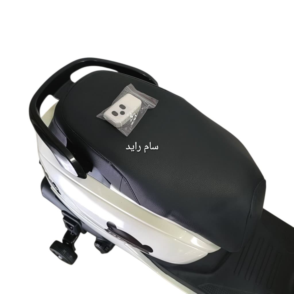 موتور شارژی وسپا ریموت دار گاز دستی سفید — تصویر ۳