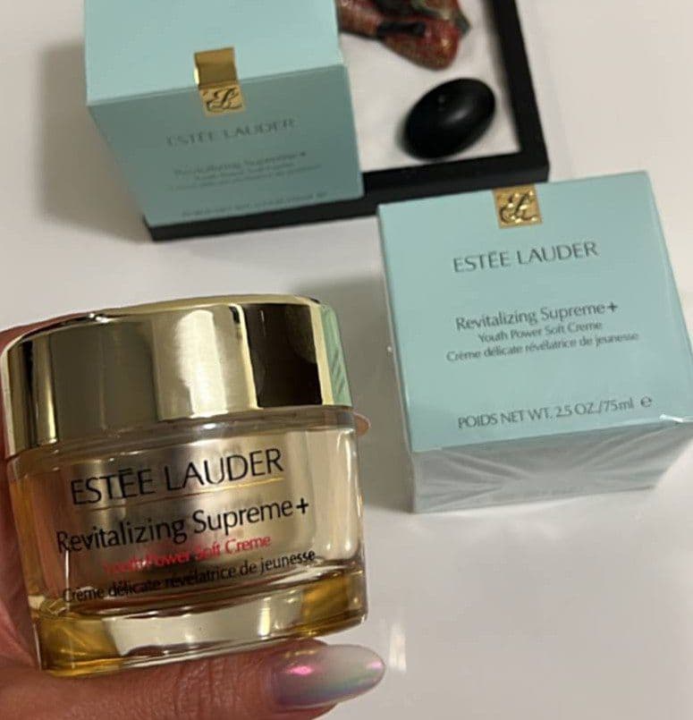 کرم ضد چروک و لیفتینگ رویتالیزینگ سوپریم استی لادر Revitalizing Supreme+ Youth Power Soft Creme — تصویر ۲