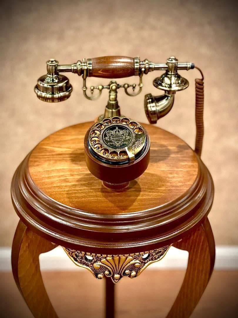 تلفن کلاسیک ایستاده