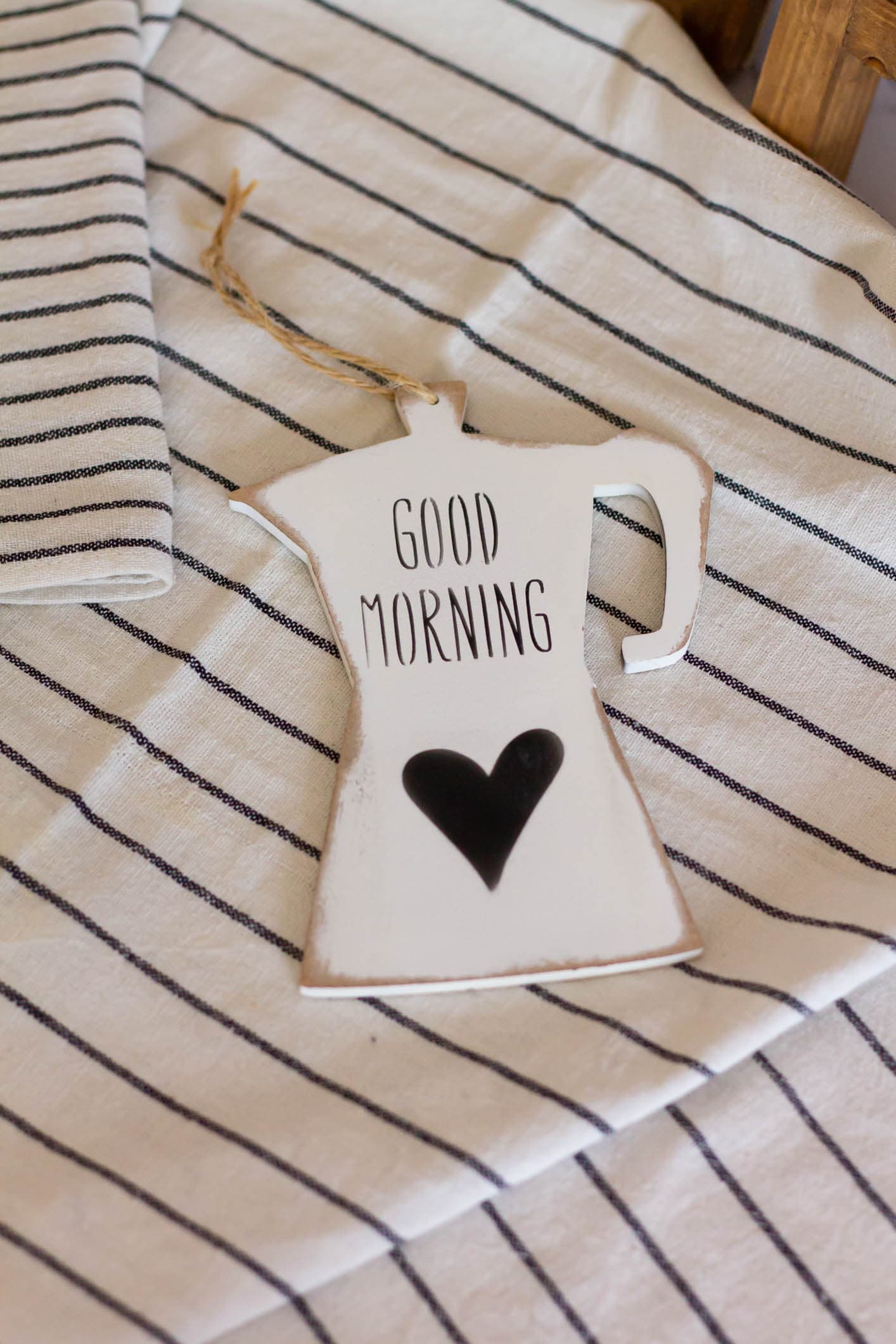 آویز موکاپات Good Morning - شیک خونه