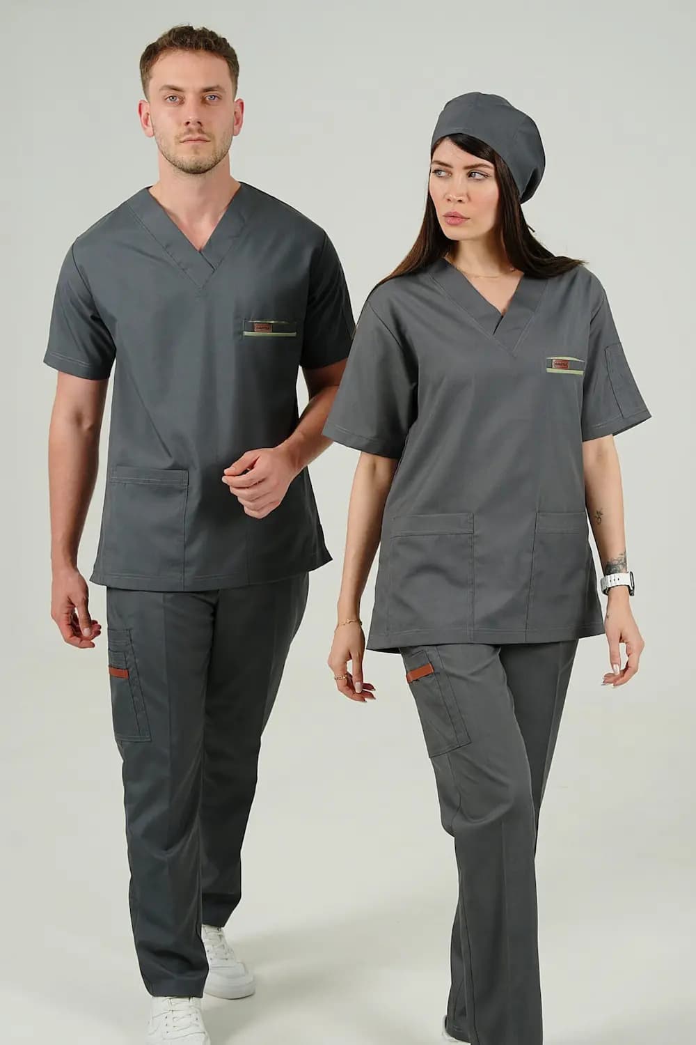 ست اسکراب جراحی یقه ۷ رنگ طوسی unisex