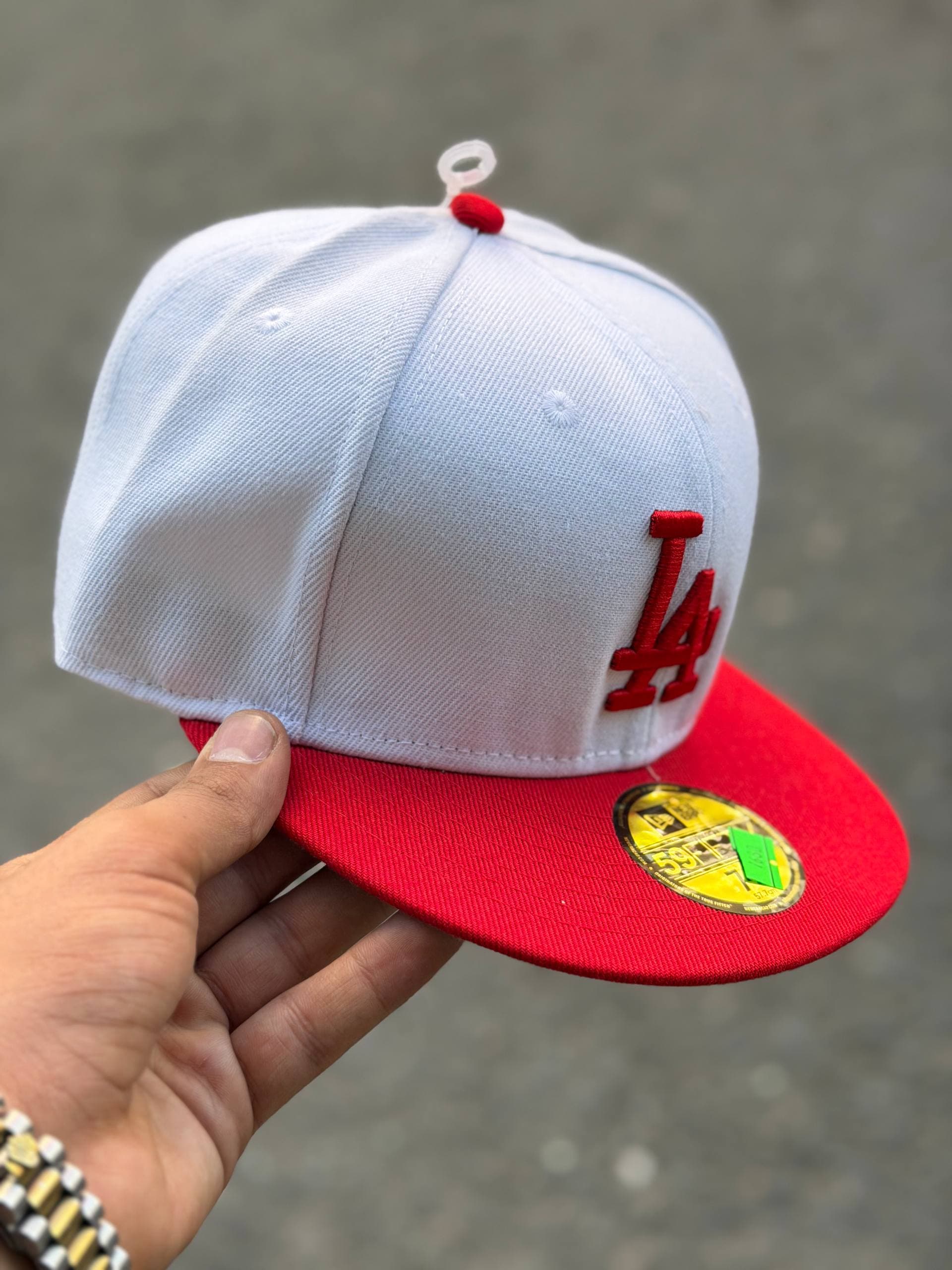 کلاه کپ رنگ سفید قرمز