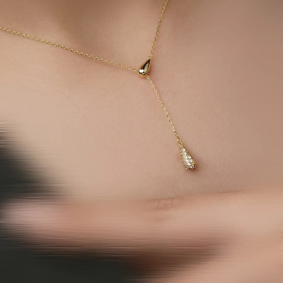 گردنبند لاکچری گلد دراپ رنگ سیلور آبکاری نقره کد24982