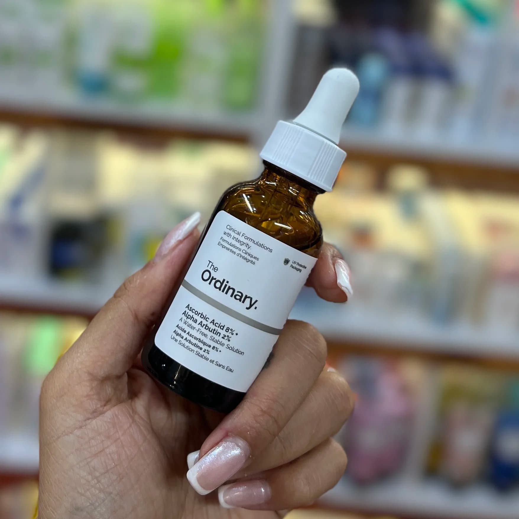 سرم ویتامین سی اوردینری آسکوربیک اسید 8% و آلفا آربوتین 2% حجم 30 میل — تصویر ۲