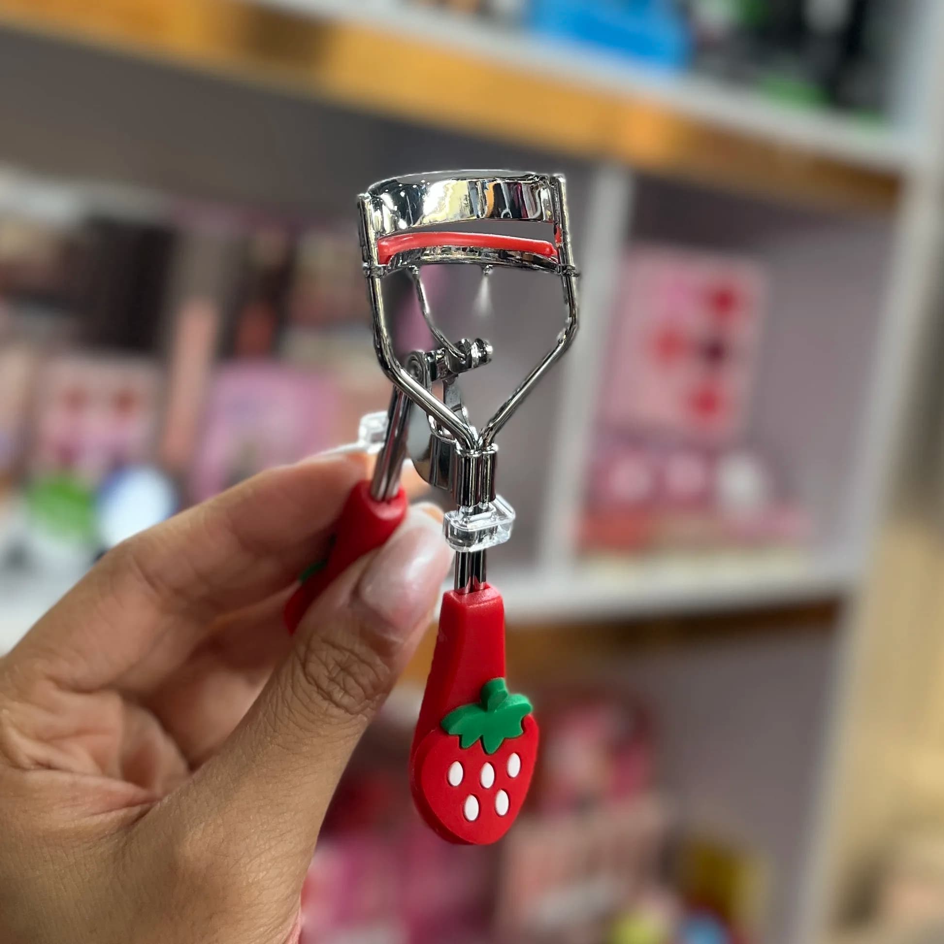 فرمژه طرح توت فرنگی در 2 رنگ قرمز و صورتی — تصویر ۲