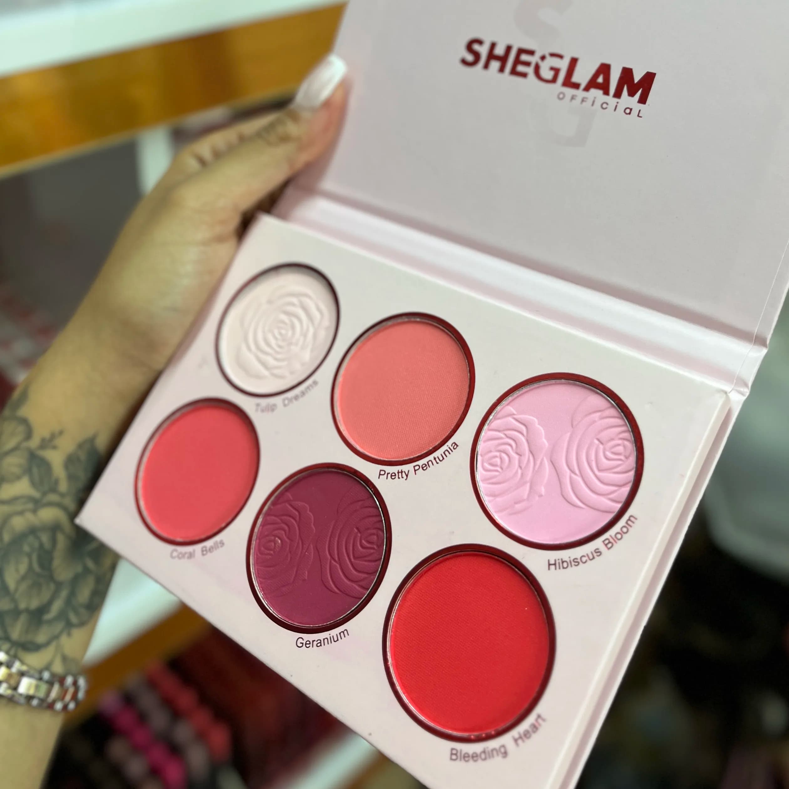پالت رژگونه شیگلم مدل Floral Flush Blush Palette شش رنگ — تصویر ۳