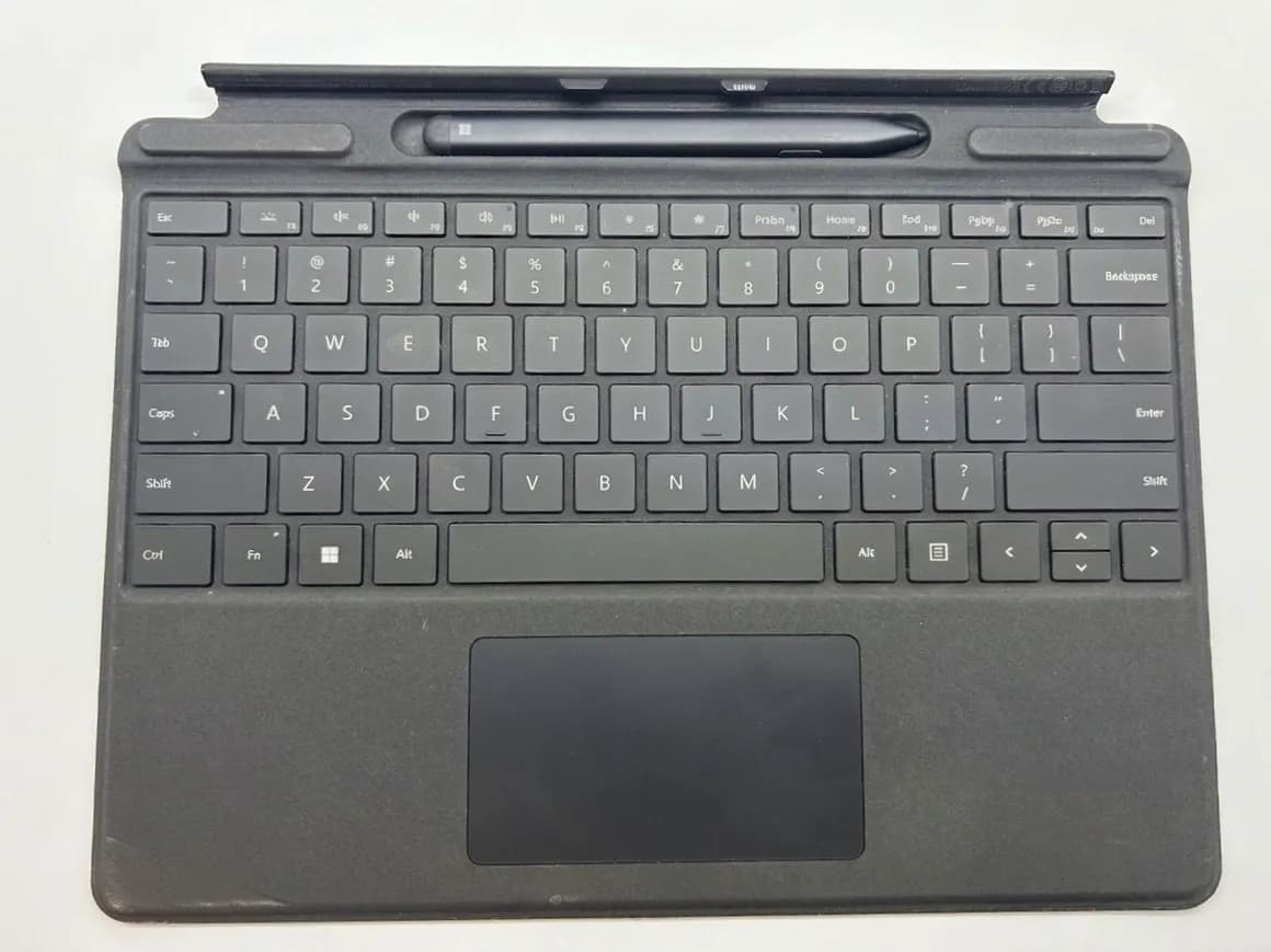 کیبورد و قلم سرفیس پرو ۸/۹/۱۱ استوک مشکی | Signature Keyboard