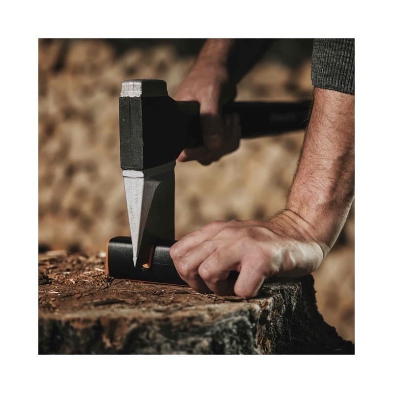 تبر با غلاف فیسکارس مدل FISKARS SPLITTING AXE XL – X25 — تصویر ۵