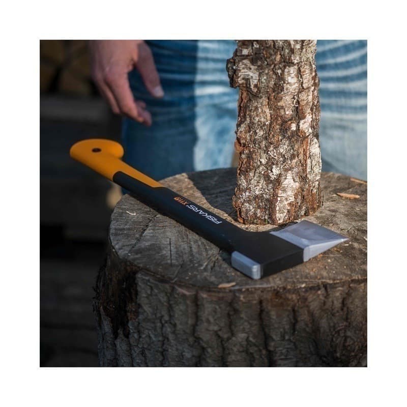 تبر با غلاف فیسکارس مدل FISKARS SPLITTING AXE S – X11 — تصویر ۳