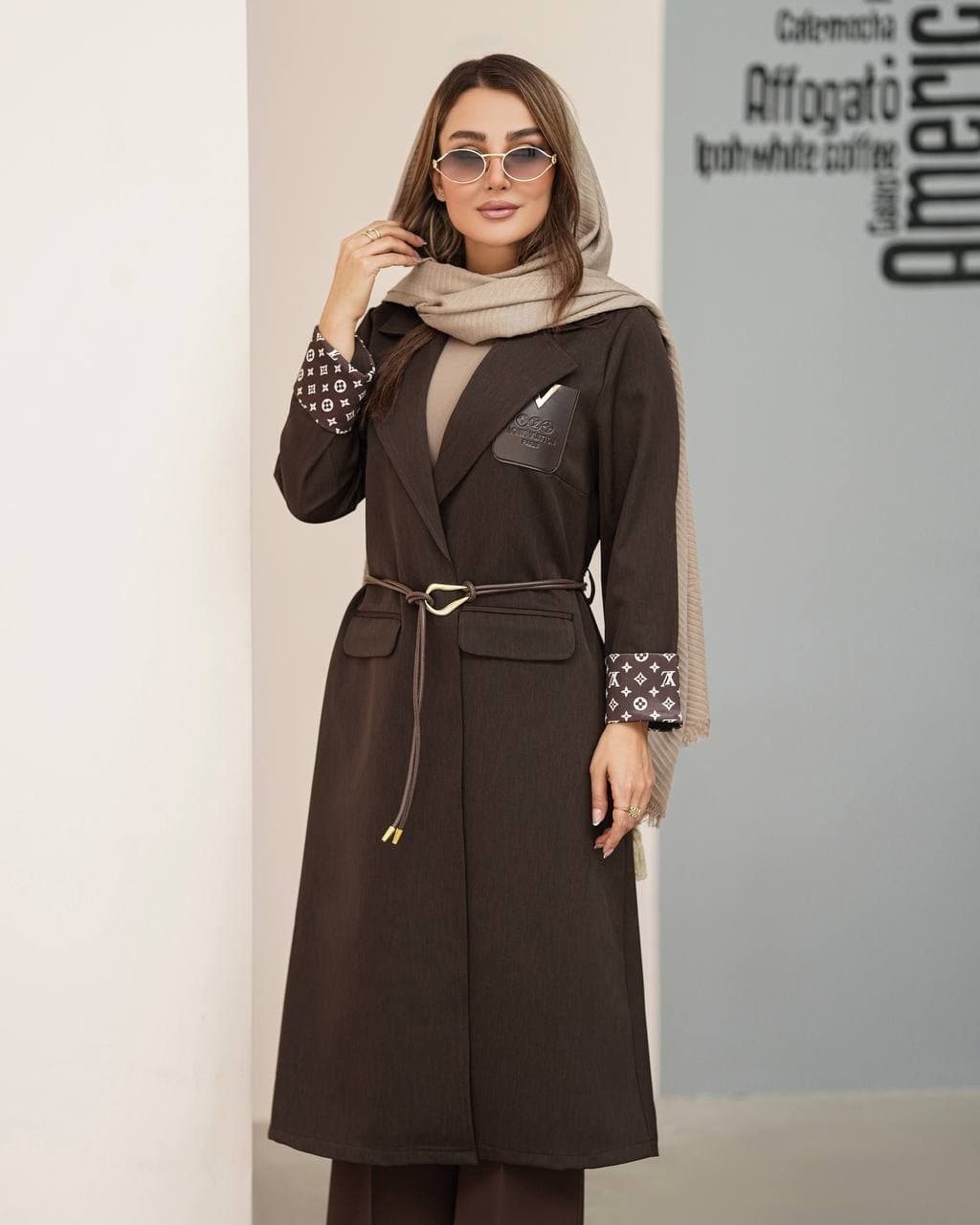 مانتو بلند زنانه یقه انگلیسی کمردار مدل پاریس