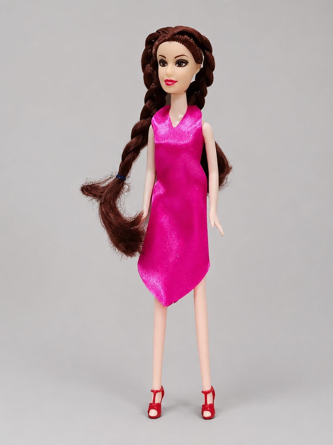 عروسک باربی لباس ساتن — تصویر ۴