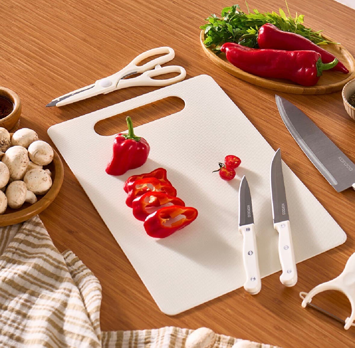 ست چاقو و تخته و ابزار آشپزخانه کاراجا مدل Sharp سفید — تصویر ۲
