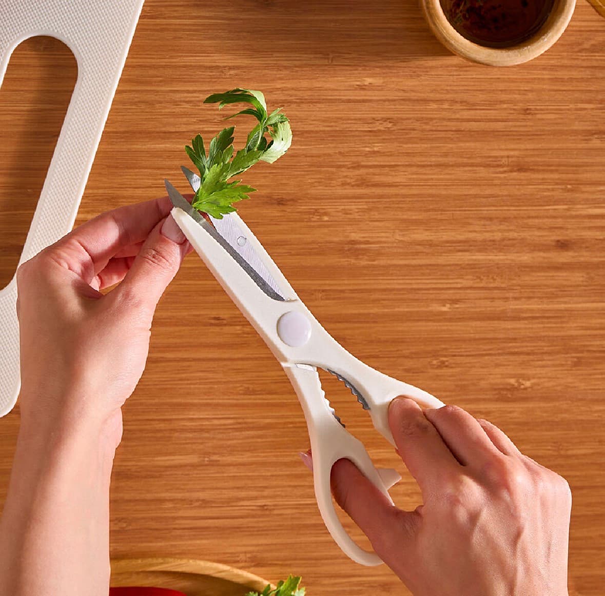 ست چاقو و تخته و ابزار آشپزخانه کاراجا مدل Sharp سفید — تصویر ۴