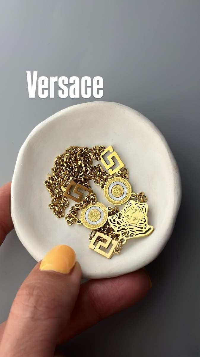 گردنبند طرح ورساچه (Versace) مدل مدوسا - در ۴ رنگ‌بندی متنوع — تصویر ۳