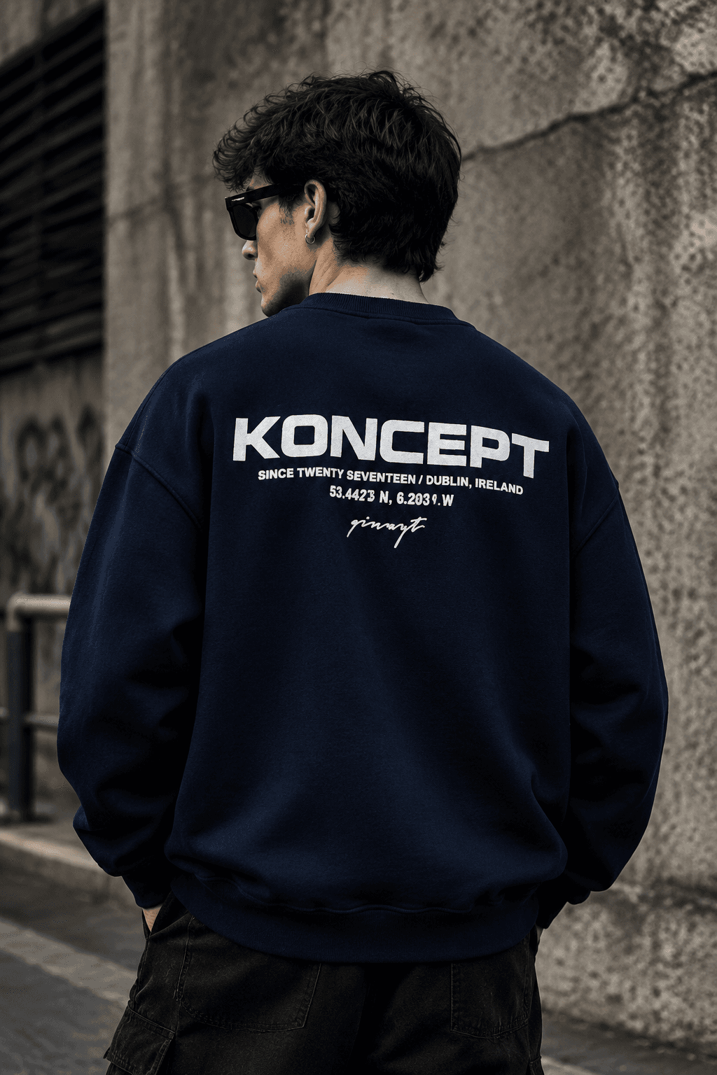 دورس یقه گرد مشکی با چاپ پشت طرح KONCEPT رنگ سرمه ای | Minimalist Crewneck