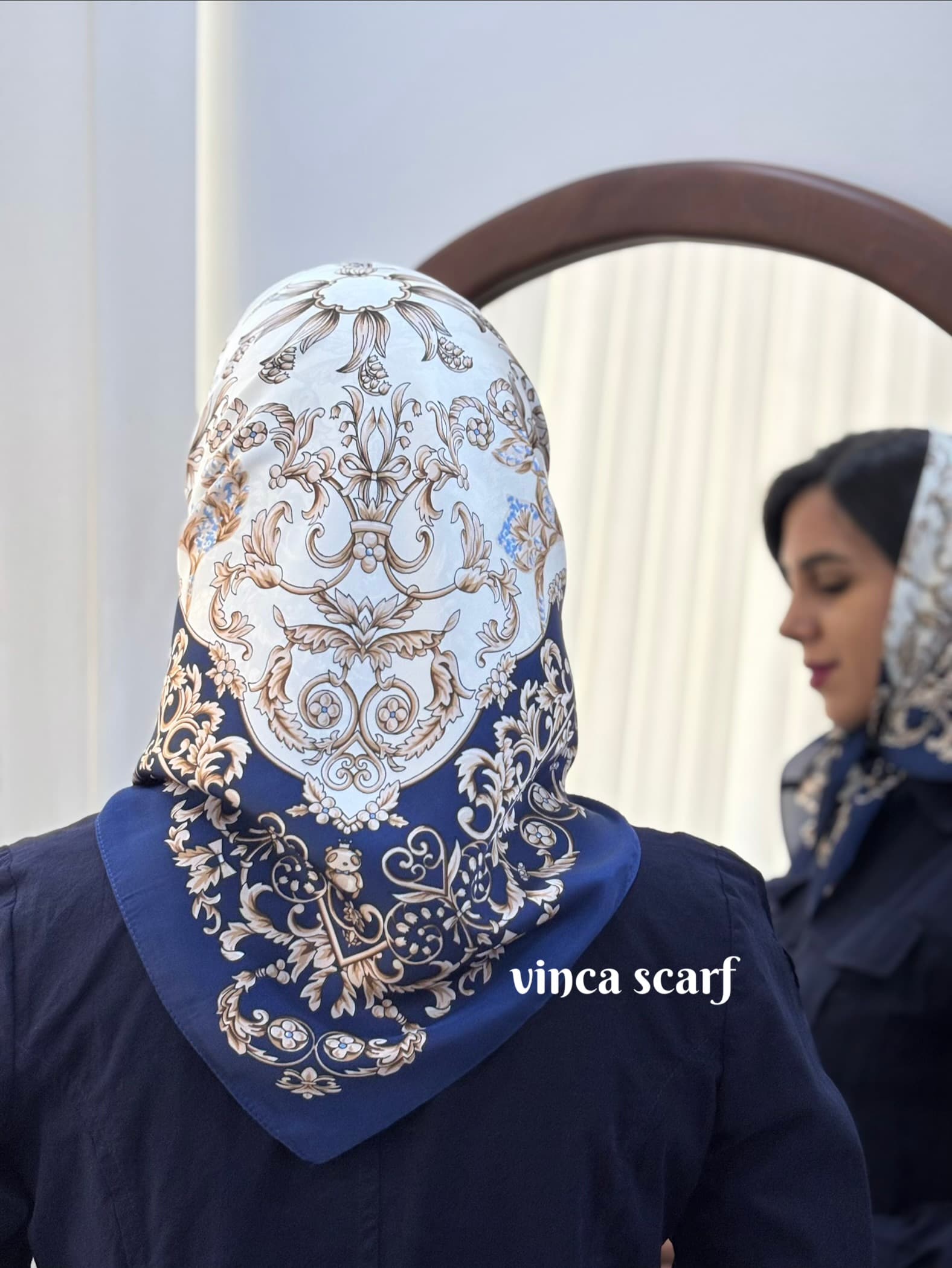 مینی اسکارف ابریشم سیلک قواره ۷۰ طرح کلاسیک گل‌دار