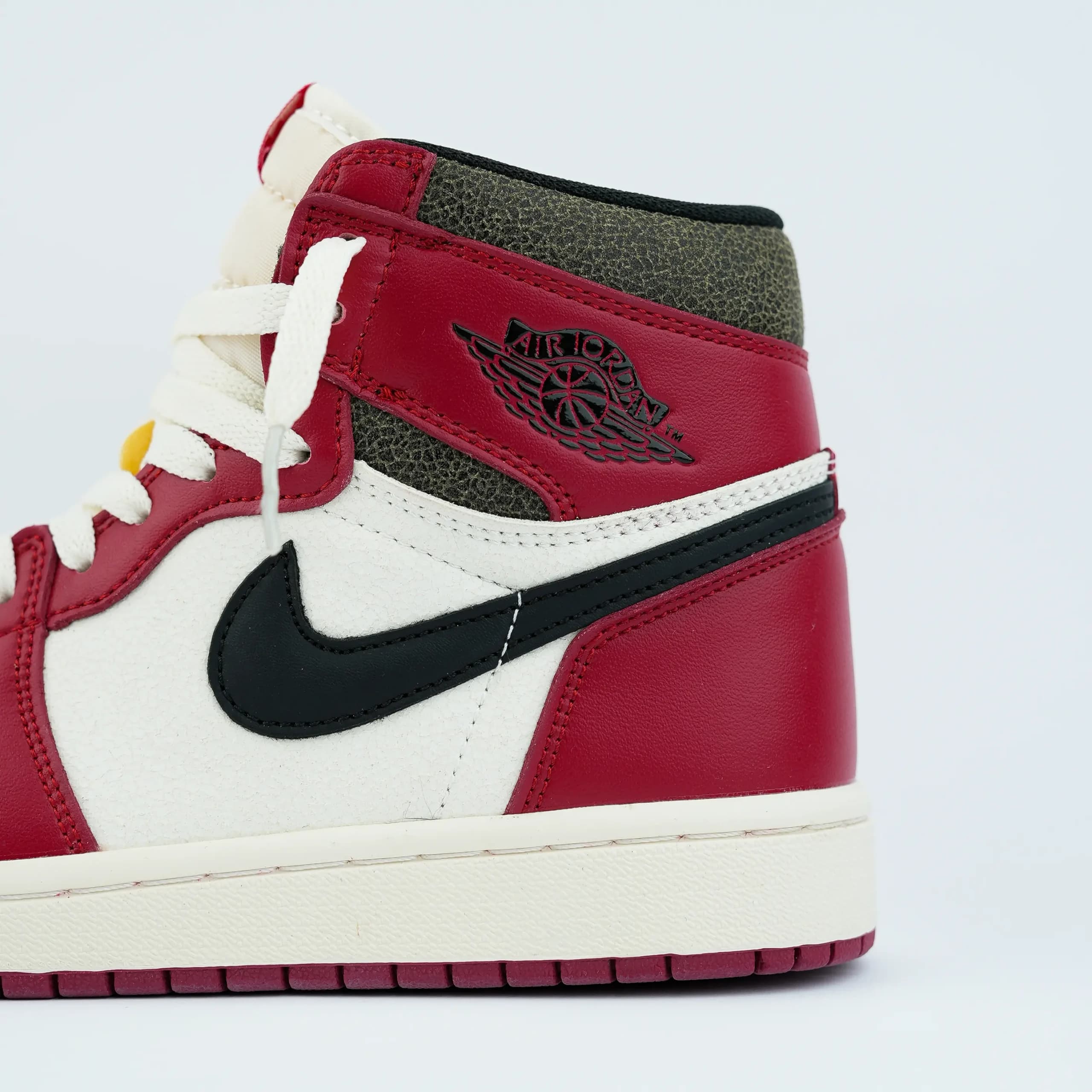 کفش جردن وان شیکاگو | Nike Air Jordan 1 Chicago — تصویر ۷