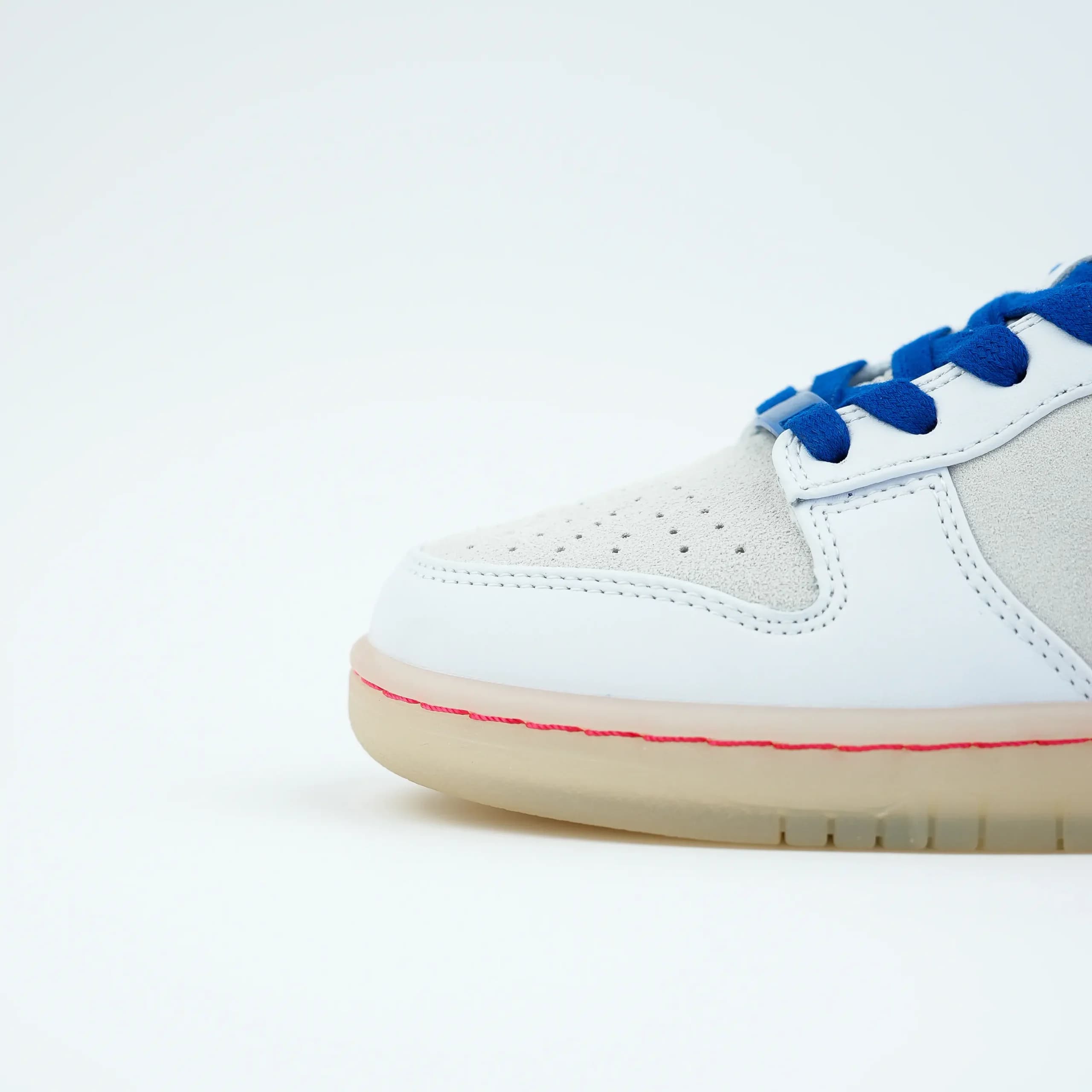 نایک اس‌بی دانک سفید آبی | کفش زنانه Nike SB Dunk — تصویر ۶