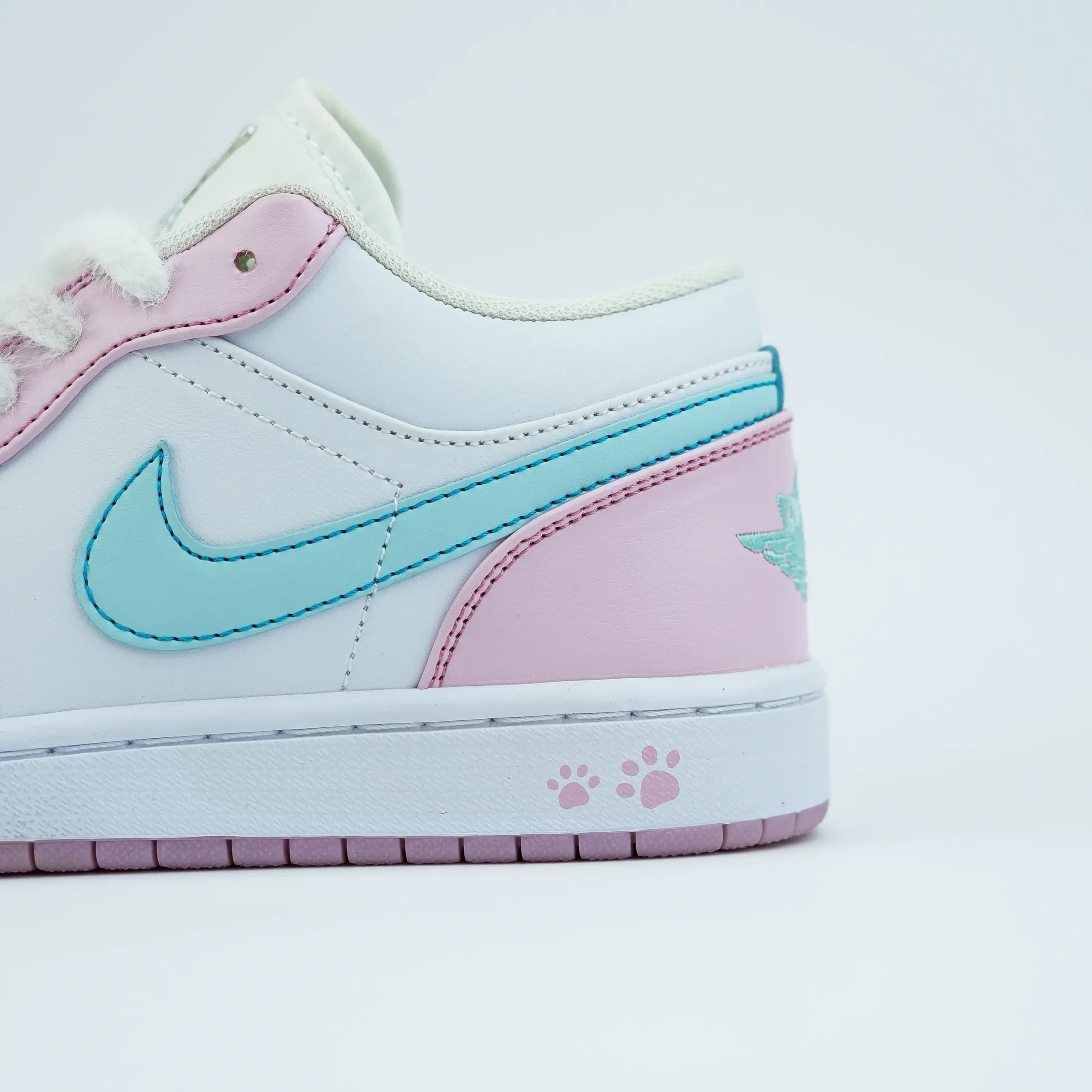 جردن وان لو صورتی آبی | Nike Air Jordan 1 Low — تصویر ۳
