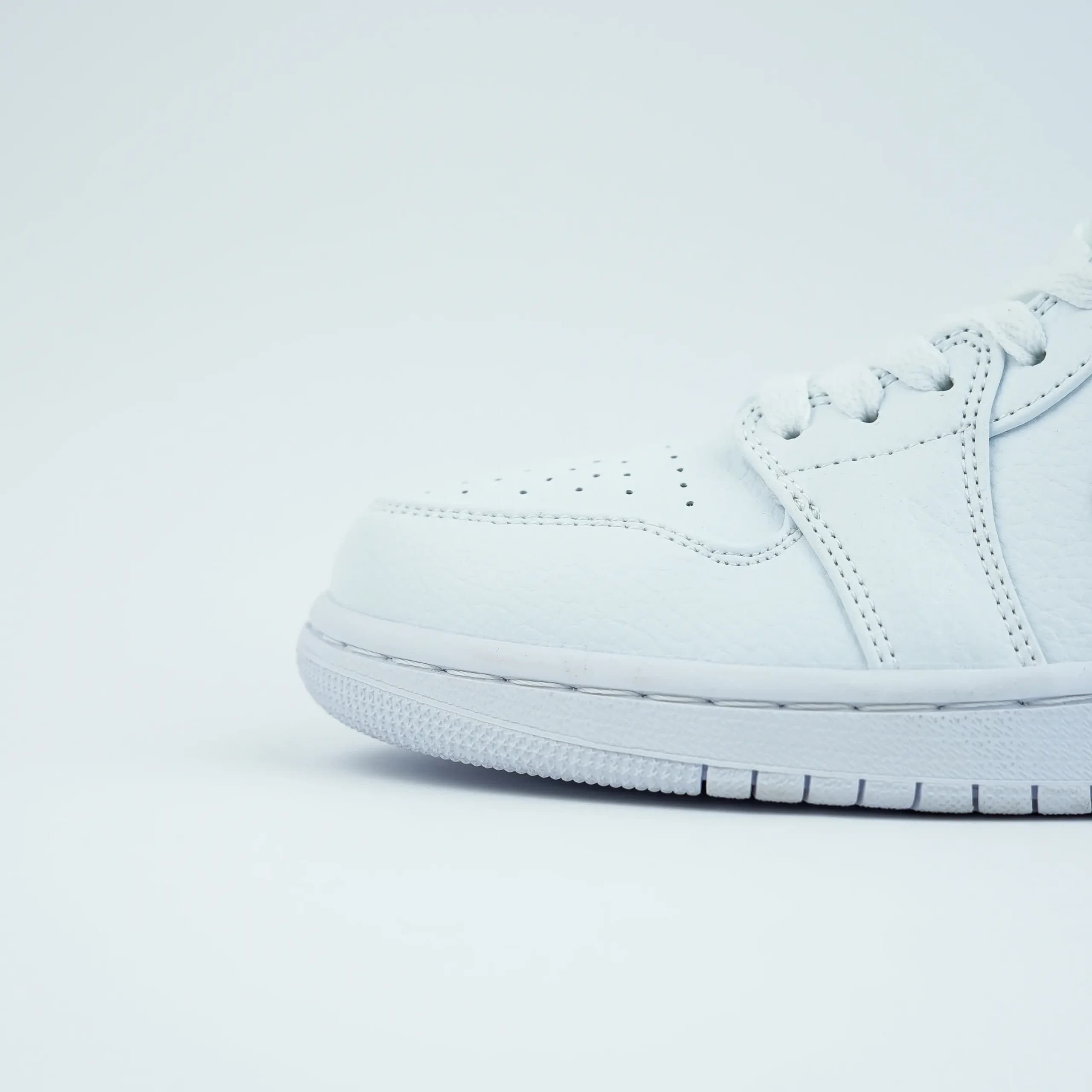 کفش جردن وان سفید لو | Nike Air Jordan 1 Low Triple White — تصویر ۵