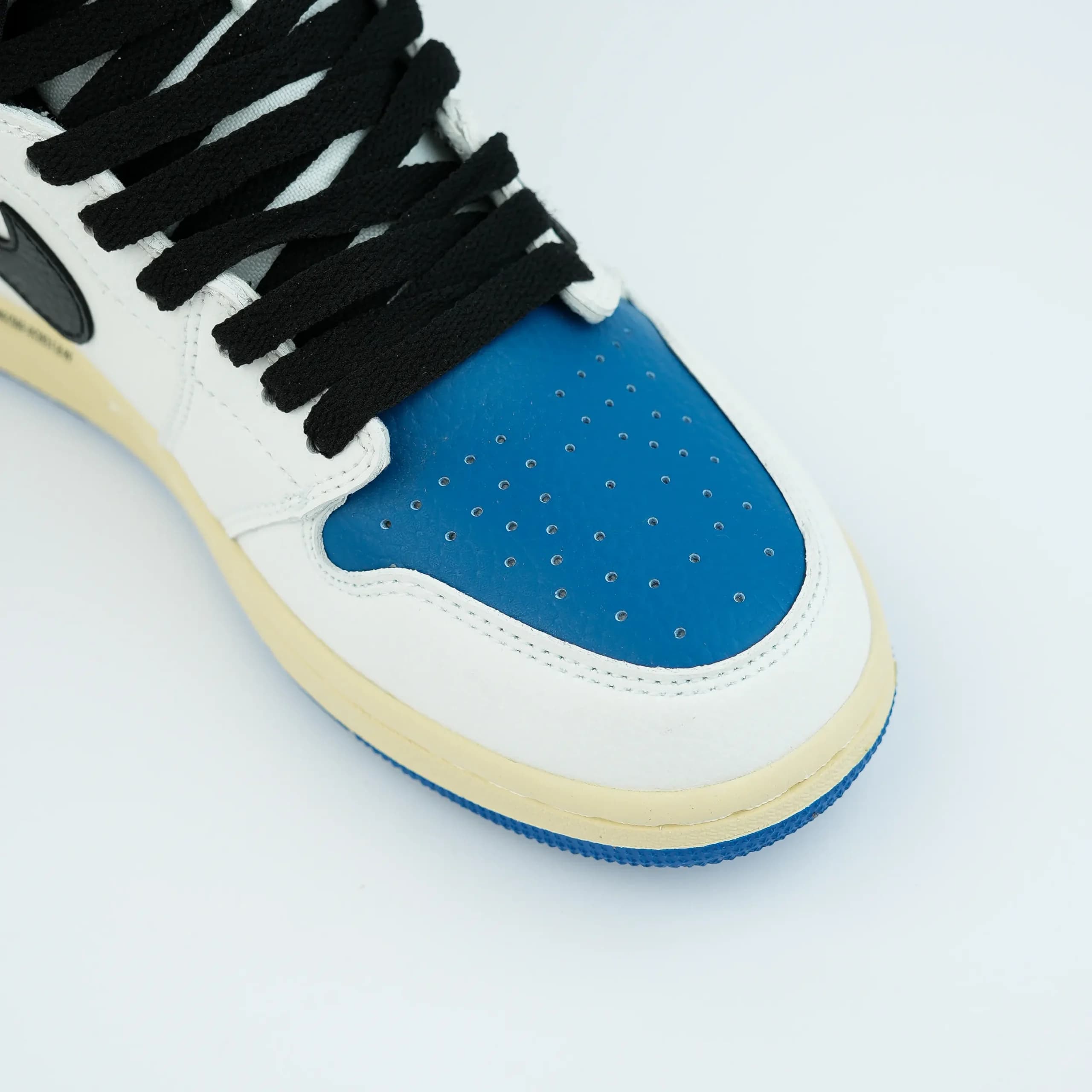 جردن وان ترویس فرگمنت آبی | Nike Air Jordan 1 High — تصویر ۳