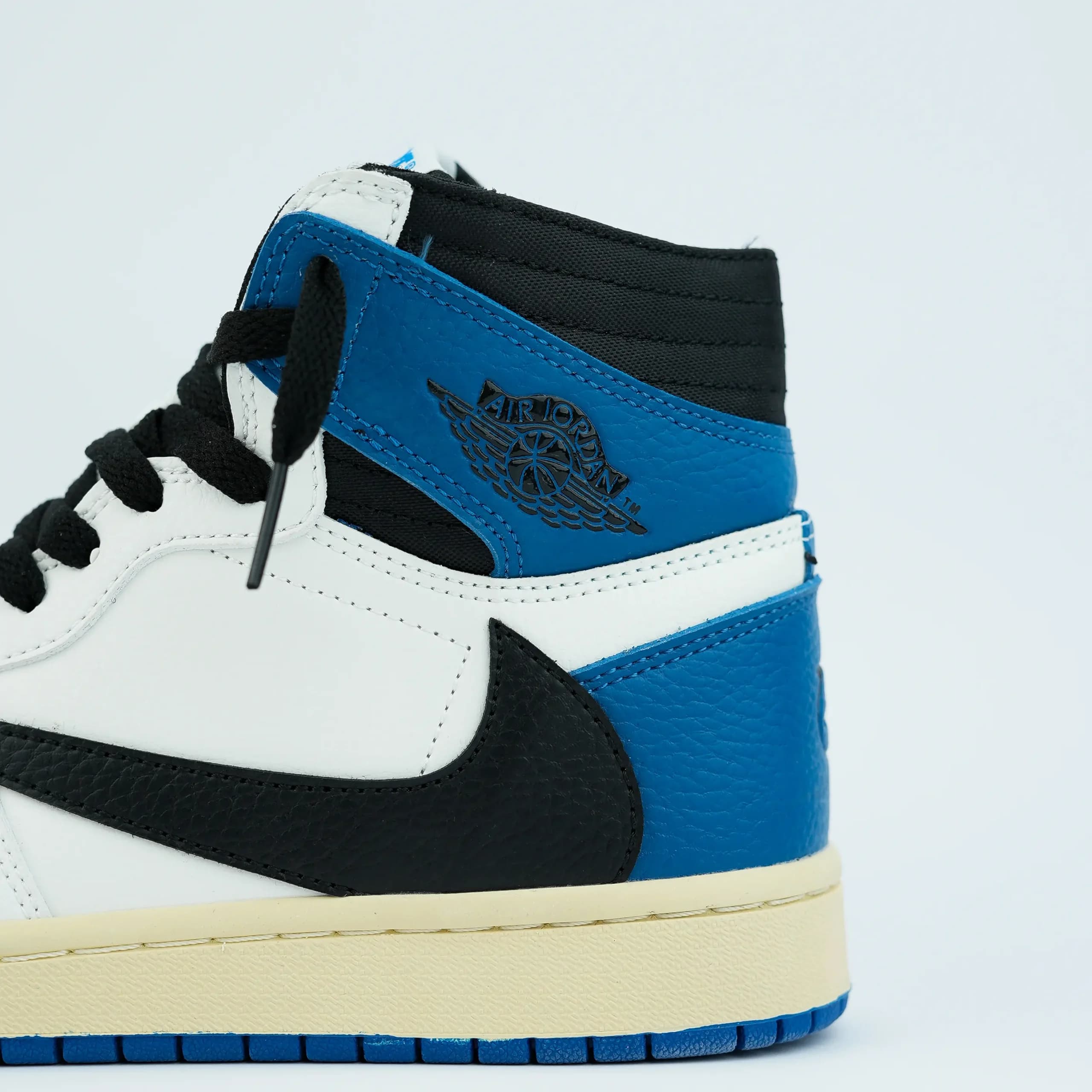 جردن وان ترویس فرگمنت آبی | Nike Air Jordan 1 High — تصویر ۲
