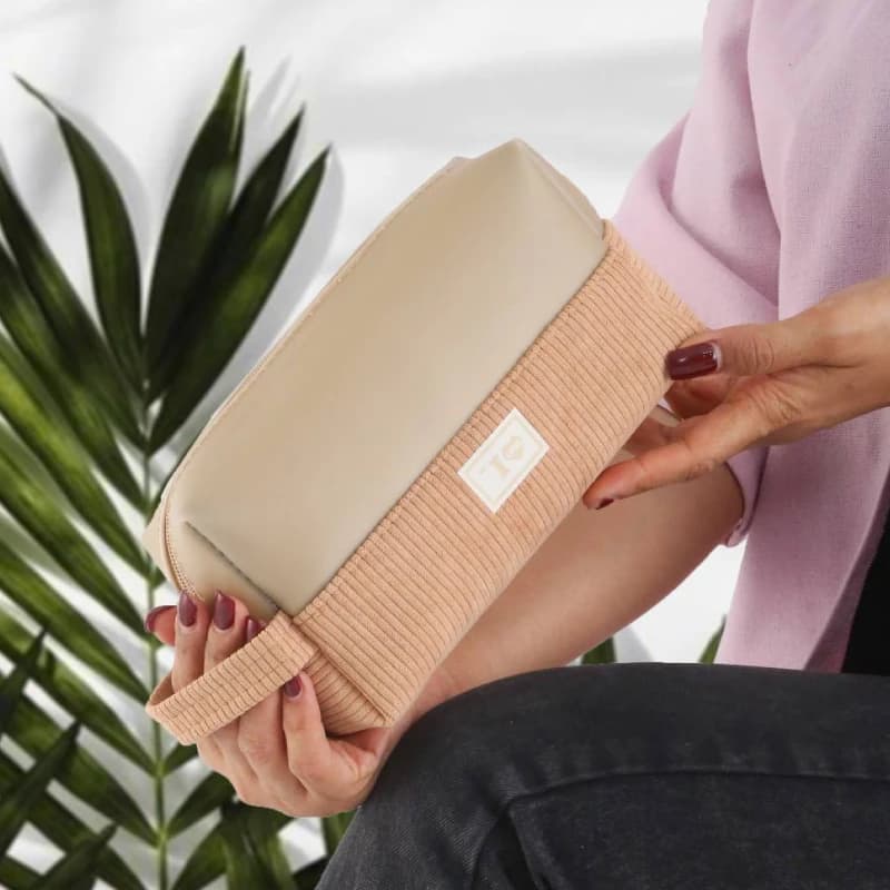 کیف آرایشی نیم طلق کبریتی — تصویر ۳